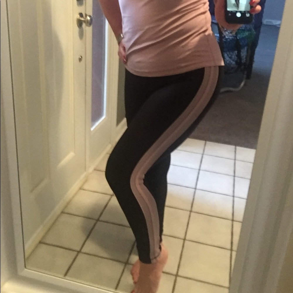 90 Degree athletic leggings.